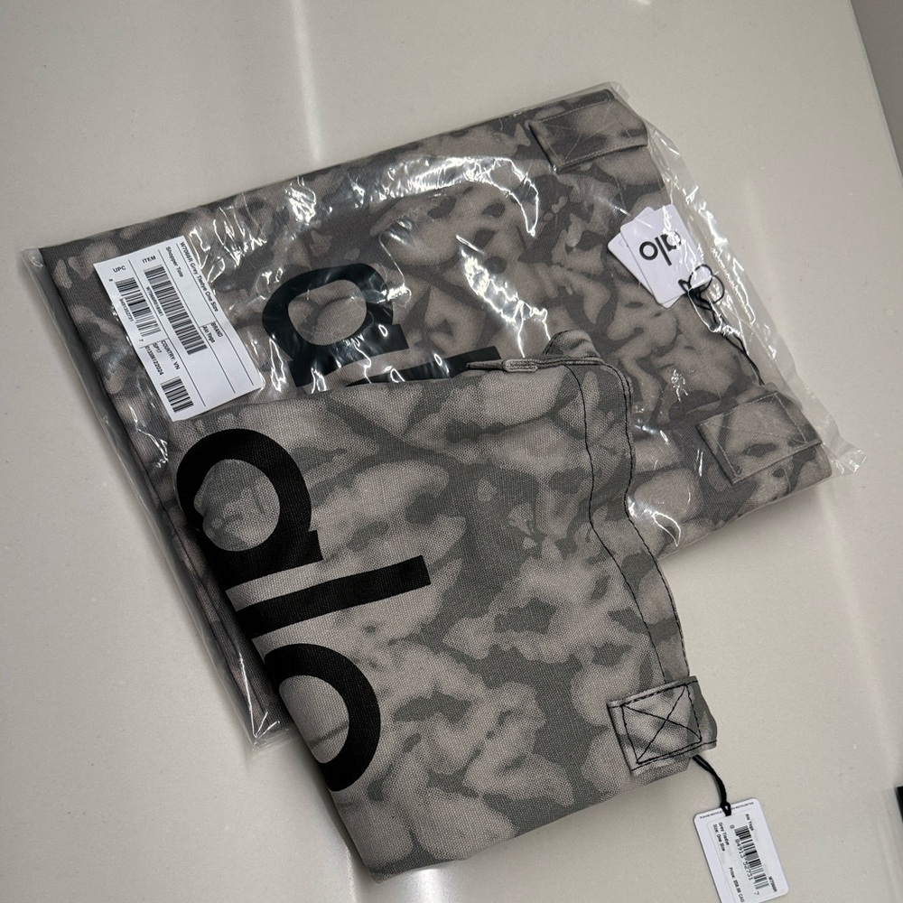 ALO Yoga Gray Tiedye Tote Bag Unisex